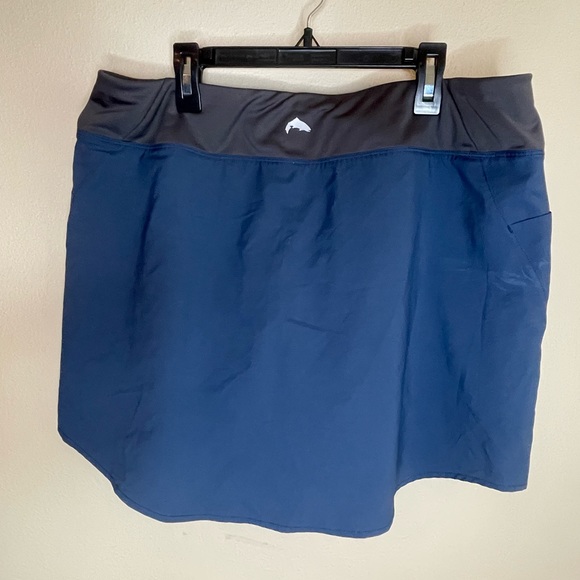 Simms. Navy blue skort. Size large - Picture 7 of 9